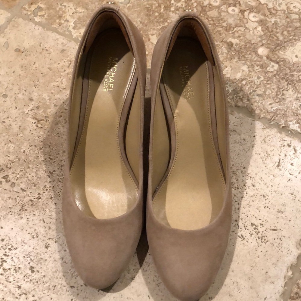 Suede Michael Kors pump